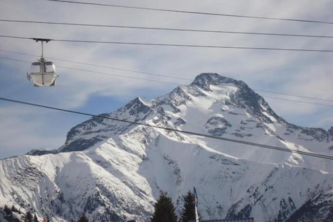 Located in the picturesque Northern Alps, this homely and spacious 4-bedroom apartment in Les Deux Alpes offers 111 m² of comfortable living space, ideal for up to 10 guests. Just 100 meters from the ski resort, it’s the perfect base for winter sport...