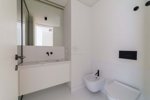 Apartamento T1 a estrear, ideal para solteiros ou casais que trabalham em Lisboa, que valorizam a qualidade de vida e querem estar perto de tudo. Este apartamento está localizado numa rua residencial tranquila, mas mesmo no coração da cidade. A apena...