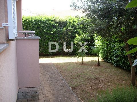 Location: Primorsko-goranska županija, Malinska-Dubašnica, Malinska. ISLAND OF KRK, MALINSKA - Apartment 2S+DB with garden and parking The apartment is located on the ground floor of a residential building with a total of six residential units. It co...