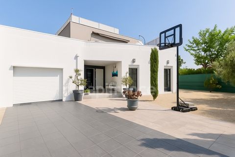 A vendre Villa contemporaine 4 chambres avec piscine & rooftop Quartier Villeroy à Sète (34) SETE