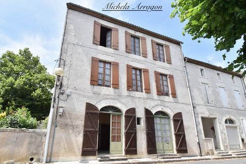 Immeuble en pierre avec cour et dépendance Beau potentiel à CASTELMORON SUR LOT (47)