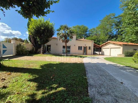 Maison à vendre 5/6 pièces SAUJON (17). Terrain de 784m². Double garage
