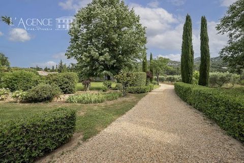 PELISSANNE: When you open the solid iron gate, you discover the house, magnificent in its green setting. The 4000 m² park and its beautiful trees face a private olive grove of the same size: more than 100 trees, one could believe one is in Tuscany. T...