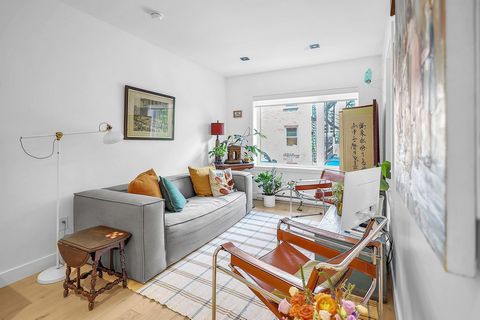 Prachtig gerenoveerd appartement met 1 slaapkamer in het hart van St-Henri! Met een open woon-, eet- en keukengedeelte en geïntegreerde apparatuur. De accommodatie beschikt over een stijlvolle badkamer met douche en bad, een damestoilet, een ruime pr...