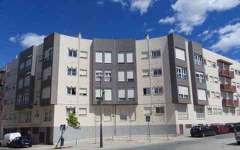 Gran oportunidad de adquirir en propiedad este local comercial ubicado en la localidad de Torrent, provincia de Valencia. Dispone de buenos accesos y está bien comunicado. Para reformar a tu gusto ¿Quieres más información de este local comercial? No ...