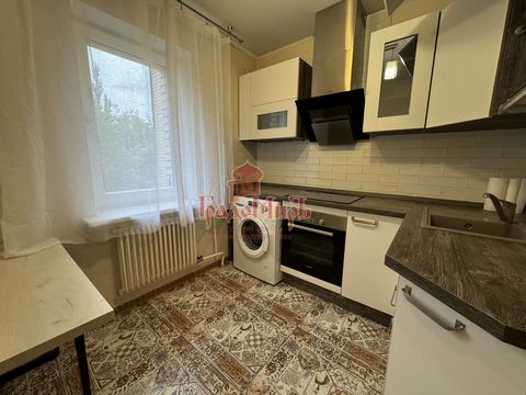 Арт. 107467293 Продается прекрасная, уютная однокомнатная квартира. Красивый вид из окна (окна выходят во двор на солнечную сторону), отличное расположение (ст. Подлипки-Дачные 7 мин. пешком, остановка автобуса рядом с домом). Рядом магазины, аптеки,...