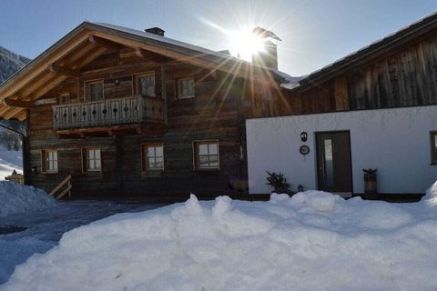 Il nostro maso si trova a Santa Maddalena, nella splendida Val Casies in Alto Adige, a 1.400 metri sul livello del mare, in una posizione soleggiata con vista mozzafiato sulla Val Casies, sugli alpeggi circostanti e sulle Dolomiti. Dalla sua ristrutt...