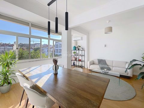 Descubra este apartamento T2 para venda na Graça, Lisboa, totalmente remodelado, com vista aberta sobre a cidade, muita luz natural e uma localização simplesmente imbatível. Inserido num edifício de placa, sólido e bem conservado, este apartamento de...