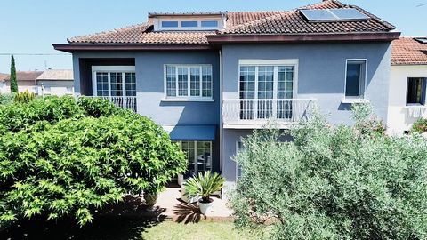 Villa d'Exception 210m² avec Jardin et Dépendance