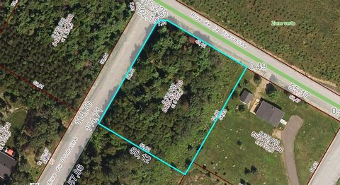 Magnifique terrain avec vue panoramique sur les montagnes! Ce terrain n'attend que vos idées pour bâtir un projet à votre image, au coeur d'un environnement exceptionnel. Le terrain est déjà arpenté par un arpenteur. Situé à seulement 15 minutes des ...