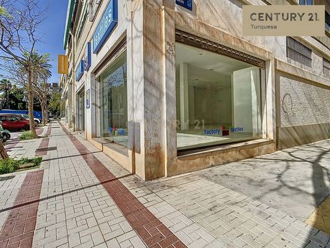 REF 0093-01900 ¡Atención empresarios y emprendedores! Se presenta una oportunidad única en el corazón de Málaga capital. Este amplio local comercial, ubicado en la prestigiosa Calle Eduardo Carvajal, ofrece una combinación perfecta de espacio, visibi...