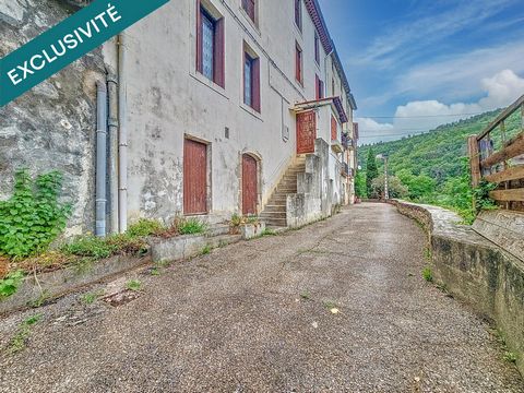 Immeuble à fort potentiel avec cour et garage