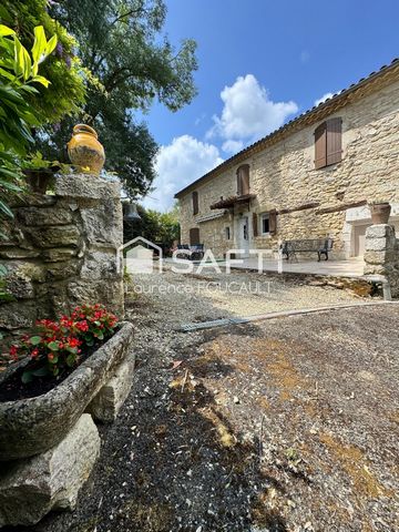 Belle propriété de caractère en pierre avec piscine.