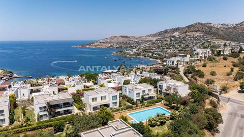 Luxe Appartementen in een Omheind Complex in Yalıkavak Bodrum Deze appartementen met 3 slaapkamers hebben een ruime woonkamer, een open keuken met een kookeiland, twee badkamers en een balkon. Ze maken deel uit van een boetiekcomplex met slechts 18 a...