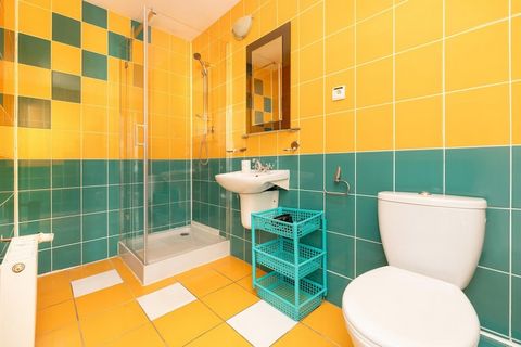 Intimate apartment building in a quiet area, within the center of the resort. 300 m to the beach. Restaurants, cafes, shops and all the attractions of the resort within a few steps. Studio apartment on the first floor. It has a large, fenced terrace ...