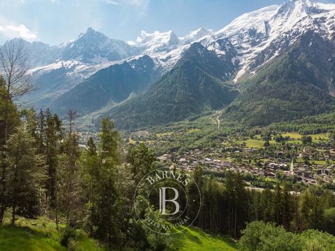 Terrain Glacier Located in the elevated, sought-after area of Coupeau in Les Houches, this 1,174 m² plot, made up of several buildable and serviced parcels, is a rare find It will seduce you with its breathtaking view of the entire Mont-Blanc massif....