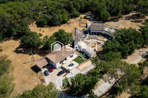 2 Maisons individuelle (600m2 au total) sur une parcelle de 1,7 hectares à Fuveau