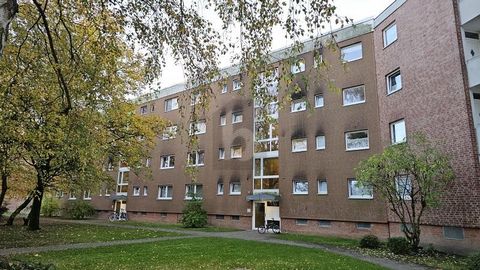 This charming apartment in Lübeck St. Lorenz Süd offers everything your heart desires. With 4 rooms and a living area of 83 m², it is ideal for families or couples who appreciate a lot of space. The modern fitted kitchen invites you to cook and the l...