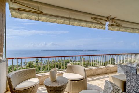 Apartment with studio and stunning sea views Located in the prestigious Californie district of Cannes, this superb apartment of approximately 102 m2, nestled within a luxury residence, offers breathtaking panoramic sea views. Recently renovated with ...