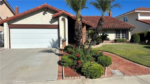 Location matters—and this single-story home delivers. Perfectly placed on a cul-de-sac along a single-loaded street in the highly sought-after Madrid Del Lago community, this home offers peek-a-boo VIEWS of Lake Mission Viejo and stunning Saddleback ...