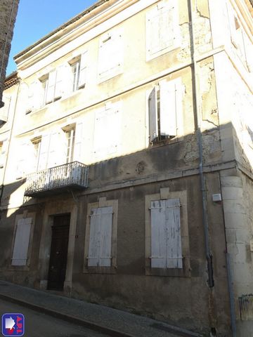 LARGE BOURGEOIS HOUSE In the heart of LA BASTIDE DE SEROU and close to all shops, large bourgeois-style house with its garage and small adjoining garden. A big refreshment is to be expected. A visit is essential. Fees charged to the seller ARIEGE PYR...