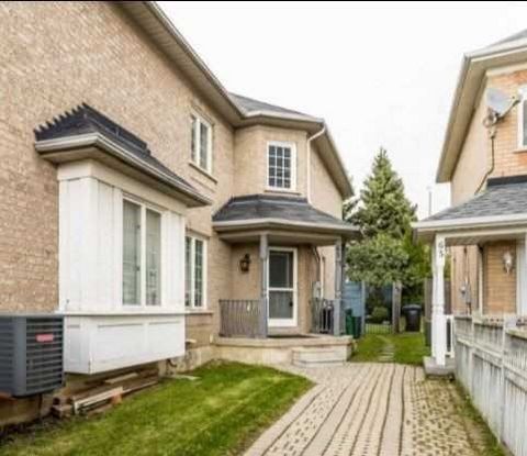 Location! Location! Location! A Very Well-Maintained Freehold Townhome In The Heart Of Brampton Springdale, Near Brampton Civic Hospital, Spacious 3 Bedrooms, 2 Washrooms, Laminate Flooring Throughout, Freshly Painted, Good Size Eat-In Kitchen With S...