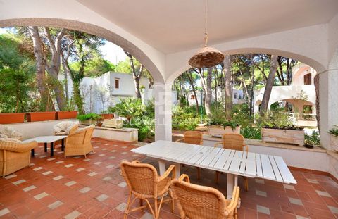 LECCE - CAMPOVERDE - SALENTO A poucos minutos de Lecce e apenas a 350 metros do mar, temos o prazer de oferecer para venda uma linda casa isolada de cerca de 215 m² localizada na Residência Turística 