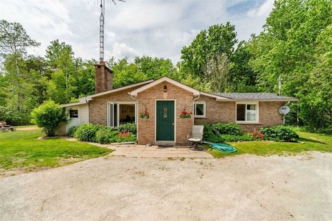 Prime Location, Close To Acton, 3 Bdrm Bungalow In Mint Condition At A Very Demanding Neighborhood, Ready To Move In, Long And Deep Private Driveway. Long Storage Shed W/Carpot. Only House, Garage And 2 Room Beside The Garage For Rent.