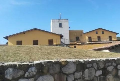 MONTEFALCO (PG) Surroundings : Within the DOCG of Sagrantino di Montefalco, wine estate of 33 ha composed of: - 25 ha of vineyards of Sagrantino, Sangiovese, Merlot and Cabernet Sauvignon quality placed on soil with skeleton on hills in regular rows....