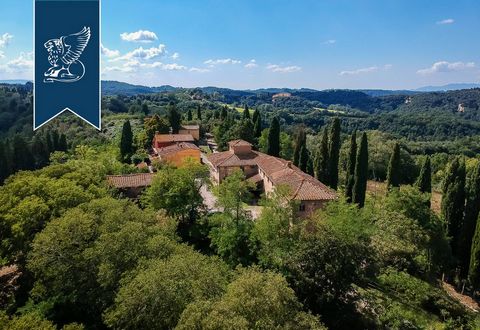 This property with vast expanse is currently up for sale at the centre of the Tuscan countryside between the city Florence and Siena. This complex is made up of the main villa, which sprawls roughly over 400 m² and encompasses four bedrooms and four ...