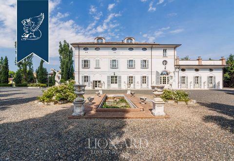 This beautiful villa for sale is surrounded by the stunning landscape offered by Emilia Romagna's countryside. This three-storey period villa measures 750 m2 and has been completely and finely renovated. Next to the main estate there are also a ...