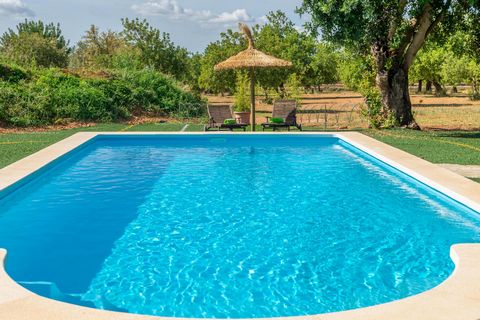 Welcome to this wonderful country house with a private pool in Santa Maria del Camí, where 6 people will find their second home. The exteriors of the property are the perfect place to enjoy the Mediterranean climate. In the spacious and well-kept gar...