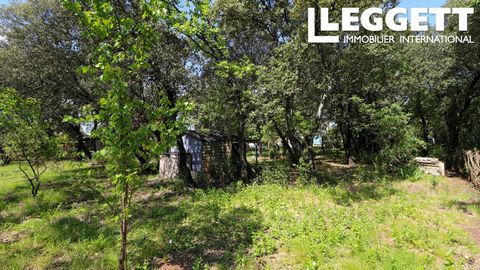 A13720 - Flat land, fully fenced, with trees, no noise pollution, south facing. Water, electricity and mains available on the edge. Information about risks to which this property is exposed is available on the Géorisques website : https:// ...