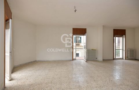 Galatina - Lecce - Puglia A stone's throw from the city center, we are pleased to offer for sale an independent apartment on the first floor of an elegant building. The property has a double exposure and is therefore very bright, thanks also to the p...