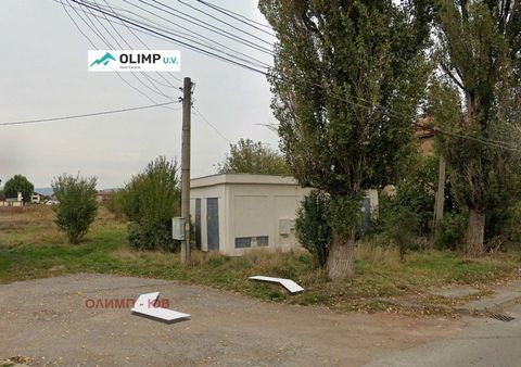 Plot of land in kv. Zachary Zograf. Close to school, railway station, municipal administration. All communications in front of the property. Falls within the regulation zone of Zhk, with the following indicators of construction: Density: 40%, KINT 3....