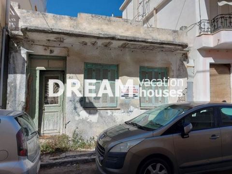 Description Main town - Chora, Detached house For Sale, 68 sq.m., In Plot 139 sq.m., Energy Certificate: G, Price: 100.000€. Πασχαλίδης Γιώργος Additional Information Plot in a central location in the town of Zakynthos. It has a surface area of 139 s...