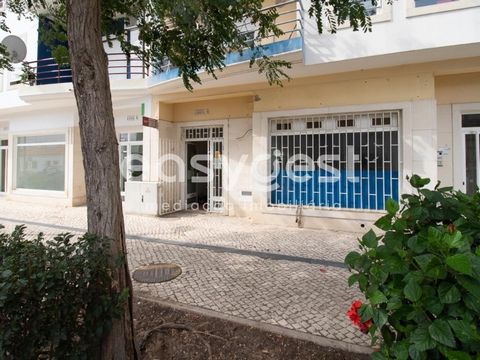 MAKE THE BEST DEAL WITH US - NEGOTIABLE Shop for all kinds of commerce. Very well situated on one of the main streets at the entrance of VRSA. It is located next to the ALDI, in the access to Castro Marim and the A22. Evolving housing area with vario...