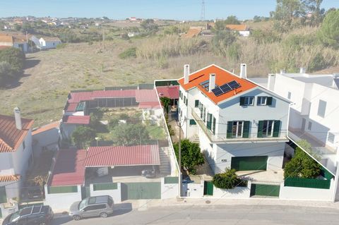 Identificação do imóvel: ZMPT561484 Come and see your new home... 7 bedroom Bi-Family House , Tejo river view , in Vila Franca de Xira. With 4 fronts , common entrance to 3 independent homes (left side, right side and attic). With garage for 3 cars a...
