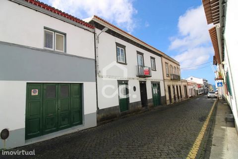 4 Bedroom Villa 2 Wc's Large Areas Garage with 46,00 m2 Patio with Barbecue Garden Backyard Fenais da Luz is a Portuguese parish in the municipality of Ponta Delgada, with 7.67 km² of area and 2,009 inhabitants (2011). It has a population density of ...
