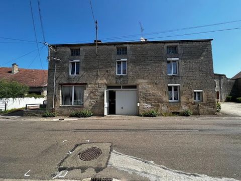 In Chalvraines (52700) this village house, built in cut stone, is habitable. The large outbuildings (forge, workshops, storage,...) are the real heart of this building; The transformations of this old part will make it a house full of character, uniq...