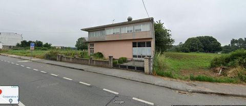DETACHED HOUSE IN A 2,497 METRE ESTATE House of 364 meters built Distribution: Ground floor, open-plan, 190 meters with access to the property and front garden First floor 174 meters It currently consists of: 3 bedrooms Spacious living room with acce...
