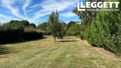 A25101SGE24 - This building plot is located just on the edge of the Village of St Saud Lacoussiere. It is within walking distance to the centre where you will find a bar and restaurants, a supermarket, chemist and bakers. Electricity, telephone and w...