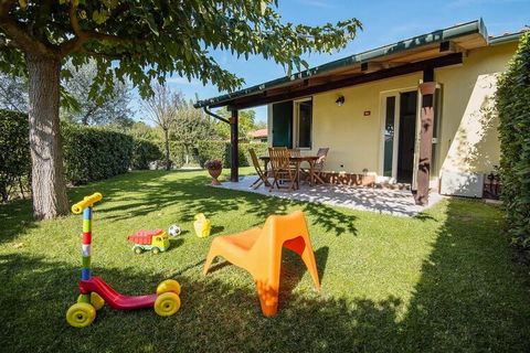 Wonderful sandy beaches, wide shady pine forests and an enchanting hinterland with interesting medieval towns. The family-friendly holiday complex with pool is located here on the Gulf of the Etruscan Coast. The spacious area consists of 2 zones: In ...