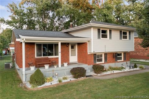 This tri-level gem in Jeffersonville offers 3 bedrooms and 1.5 baths, combining space, functionality, and charm. Key features include spacious bedrooms, updated bathrooms, a fully renovated interior, warranties for windows and the roof, waterproof vi...
