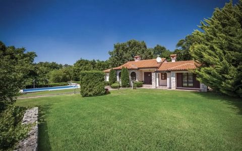 Villa for sale near Marcana. Area of 300m2 with a garden of 4500m2. The villa consists of three bedrooms, living room, kitchen, 3 bathrooms. The villa also features a studio apartment, a terrace, a sauna and an indoor pool and a barbecue. The type of...