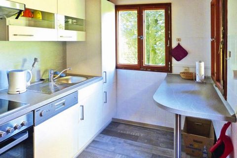 Spacious holiday home with a tiled stove in the state-approved resort of Suhlendorf on the Lüneburg Heath. You live peacefully in the middle of beautiful nature - just the right thing for those looking for relaxation. Explore the idyllic Dürfer van d...