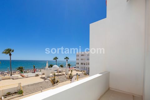 Fantastic two bedroom apartment facing the sea! We present this stunning apartment just 50 meters from the beach. This property comprises a large living room with access to a balcony facing south with a spectacular sea view, ideal for relaxing and en...