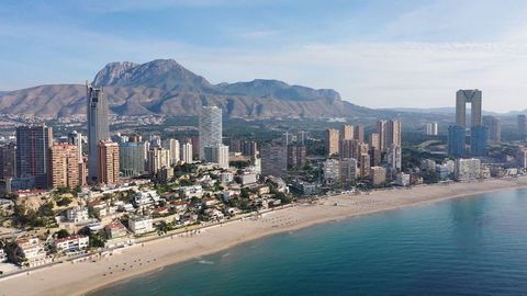 2 & 3 beds apartments with sea views in Benidorm . Luxury apartments with 2, 3 and 4 bedrooms with large front terraces with great views of the sea on Benidorm's Playa de Poniente, just a 5-minute walk from the beach, close to all services and public...