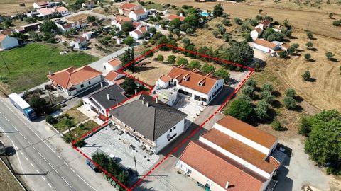 Dear Investors, It is with great satisfaction that we present an excellent investment opportunity in Foros de Vale Figueira, municipality of Montemor-o-Novo. It is a building with a total area of ​​673 m², currently operating as a cafe/restaurant, bu...