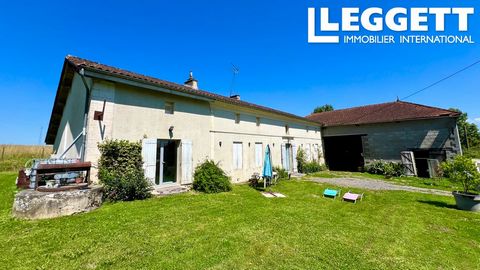 A30484LOP17 - Cette propriété individuelle très spacieuse, en partie rénovée, offre une grande maison familiale de 5 chambres sur un grand terrain entièrement clôturé de 2066 m², et bénéficie de deux doubles accès séparés. La cuisine & les pièces à v...